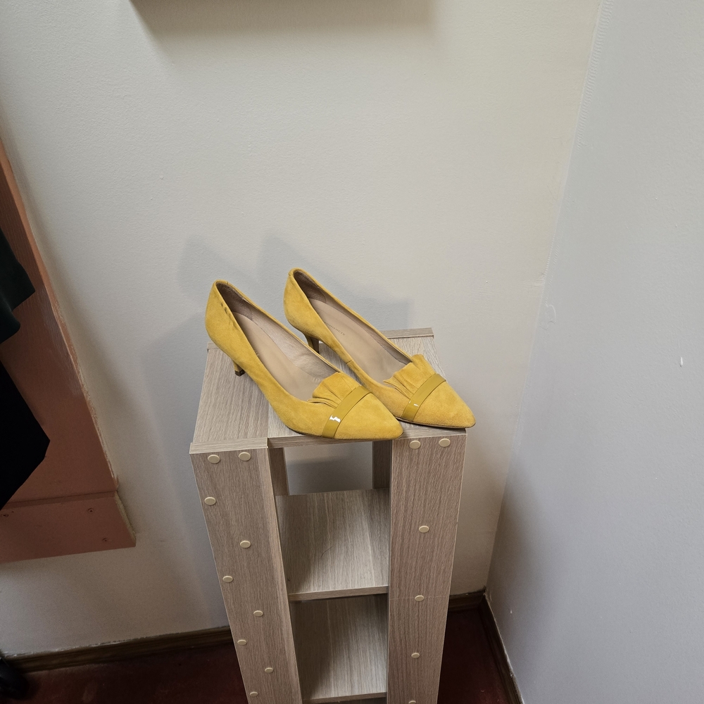 Elegant Yellow Women's Shoes